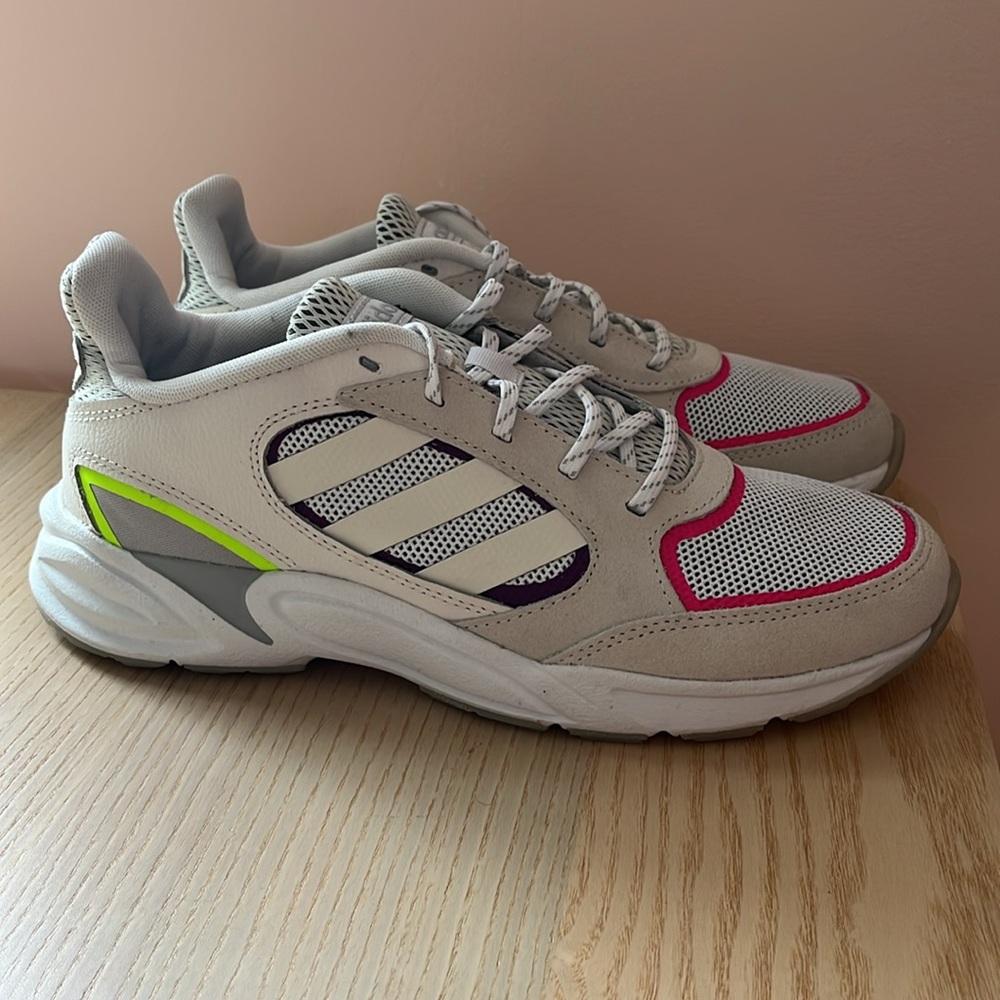 NWOB ADIDAS 90s Valasion White Grey Women's Sneaker Athletic Running Shoe Sz 9.5 - Picture 4 of 10